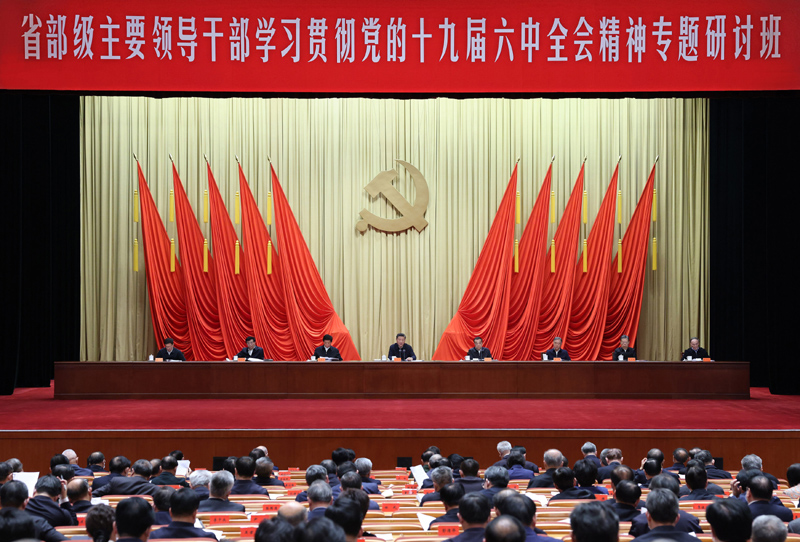 　　1月11日，省部級主要領導干部學習貫徹黨的十九屆六中全會精神專題研討班在中央黨校（國家行政學院）開班。中共中央總書記、國家主席、中央軍委主席習近平在開班式上發(fā)表重要講話。李克強、栗戰(zhàn)書、汪洋、王滬寧、趙樂際、韓正、王岐山等出席開班式。新華社記者 王曄 攝
